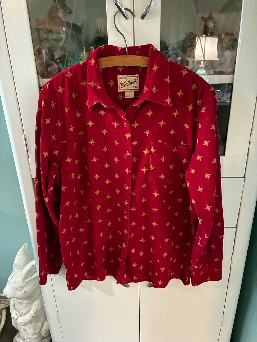 Woolrich Red Button-Down Shirt with Gold Star Motif Corduroy sz L euc